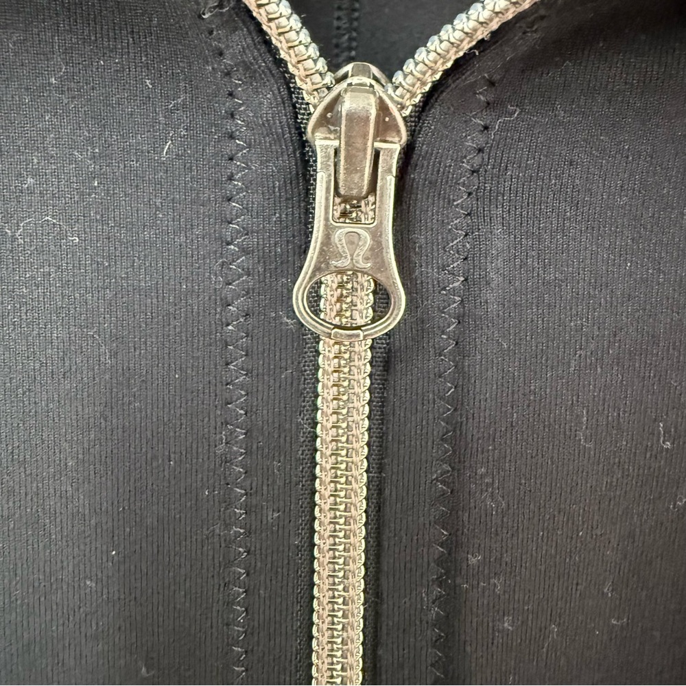 Lululemon Daily Yoga Jacket Black Size 8 Full Zip Gold Hardware - Picture 5 of 9